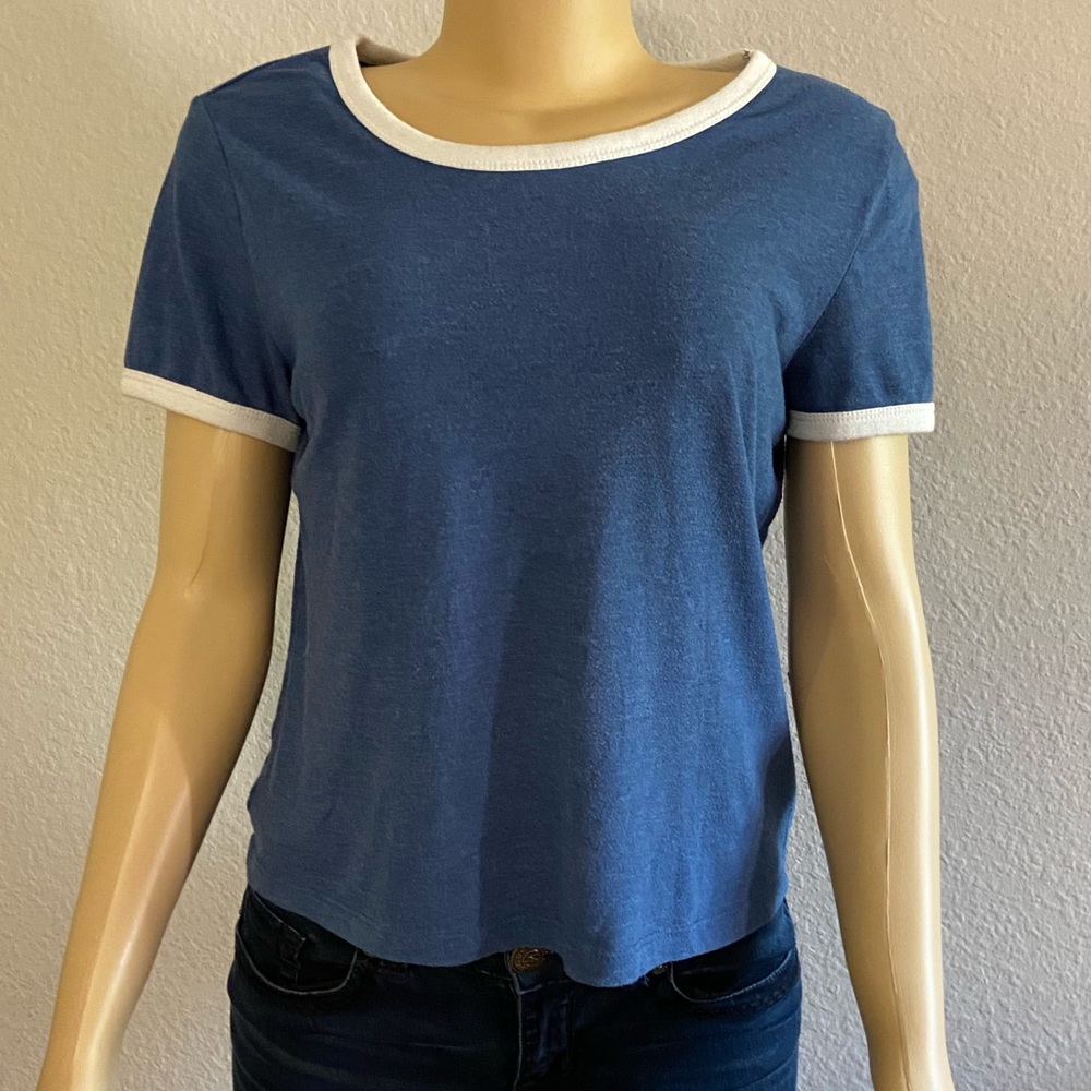 2 H&M shirt red and blue SIZE M both of them.